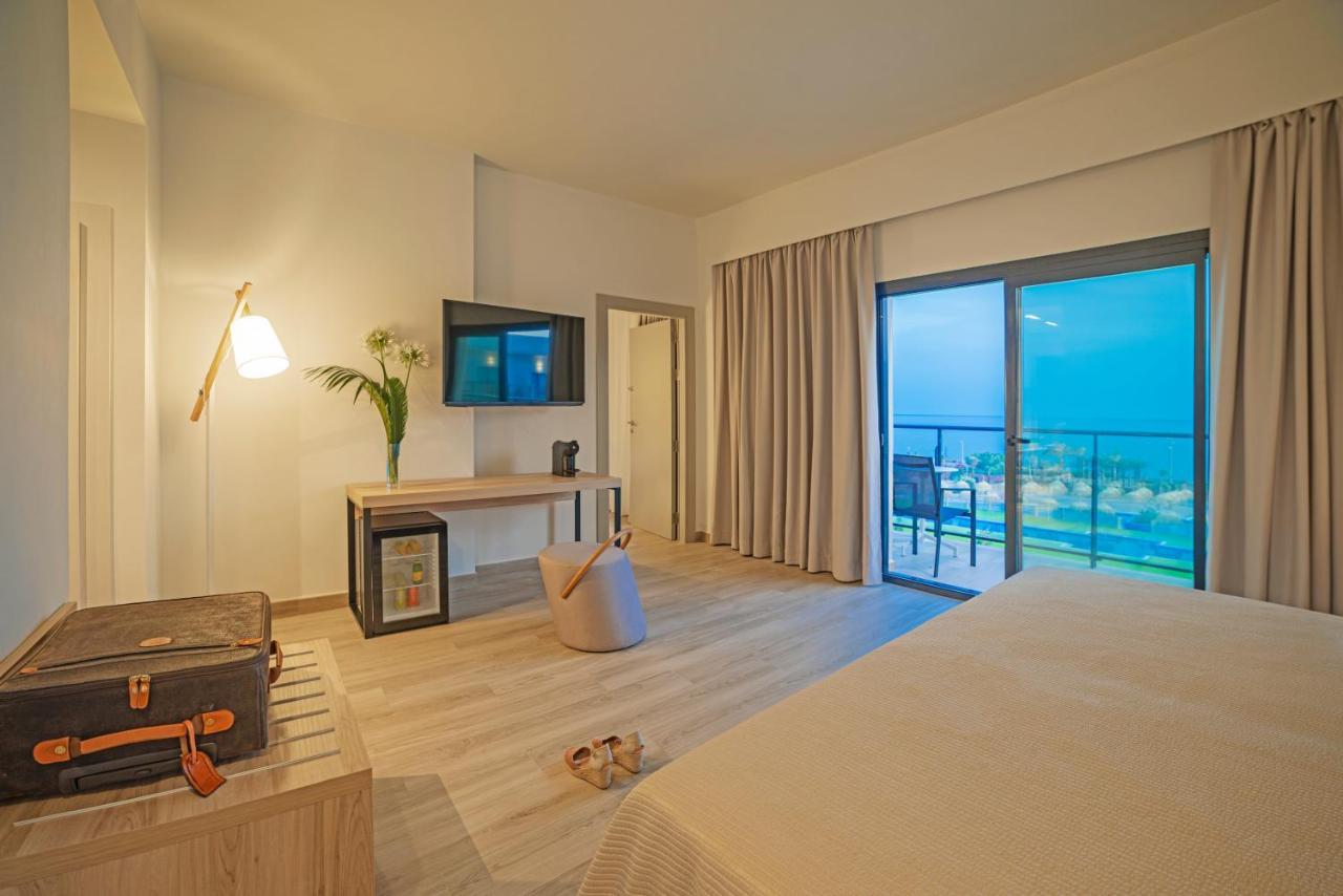 Cabogata Beach Hotel ريتامار المظهر الخارجي الصورة A room at the hotel
