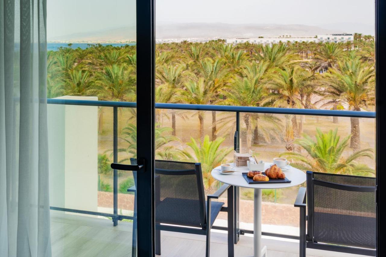 Cabogata Beach Hotel ريتامار المظهر الخارجي الصورة A balcony at the hotel