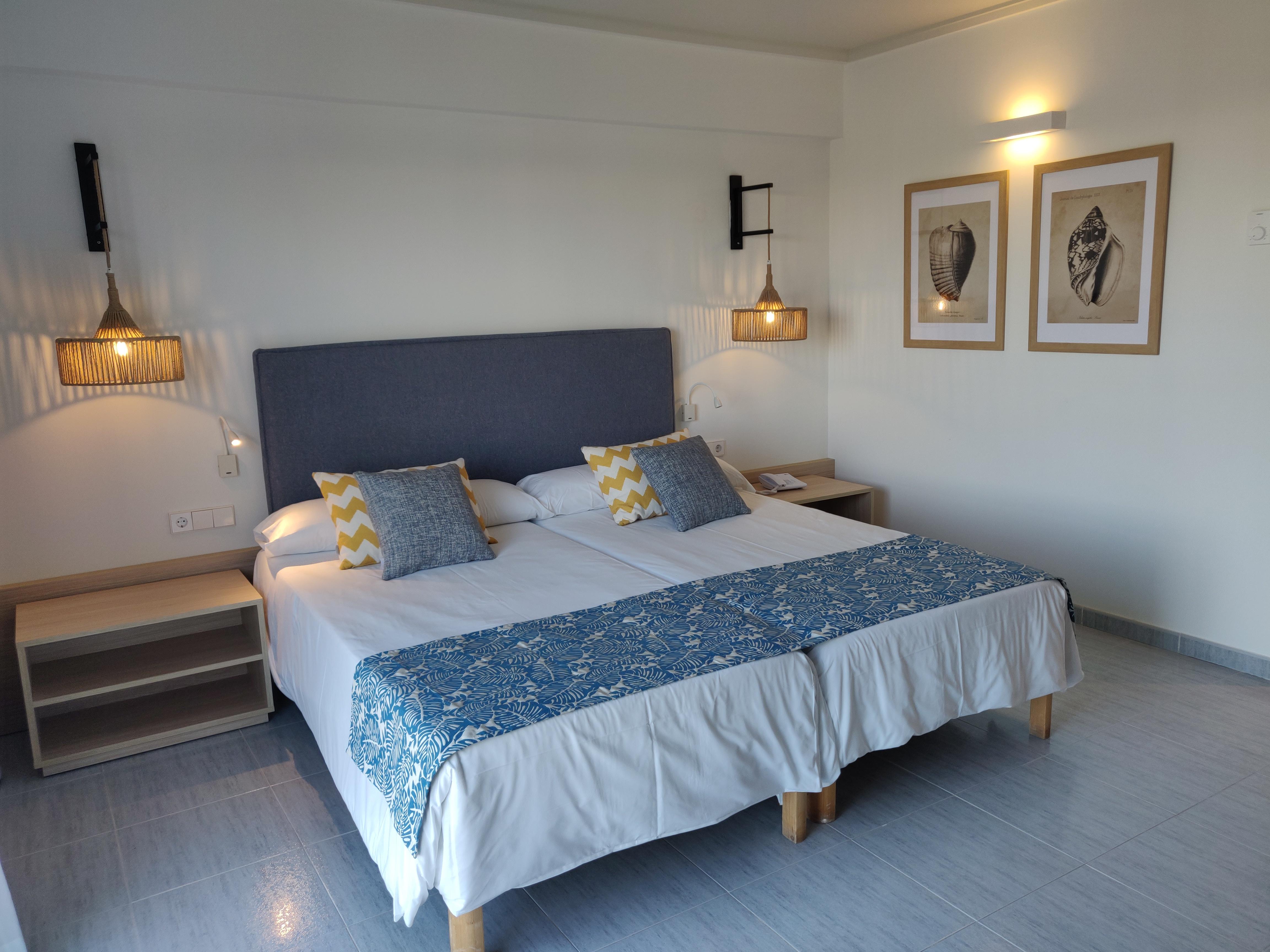 Cabogata Beach Hotel ريتامار المظهر الخارجي الصورة A bedroom at the hotel
