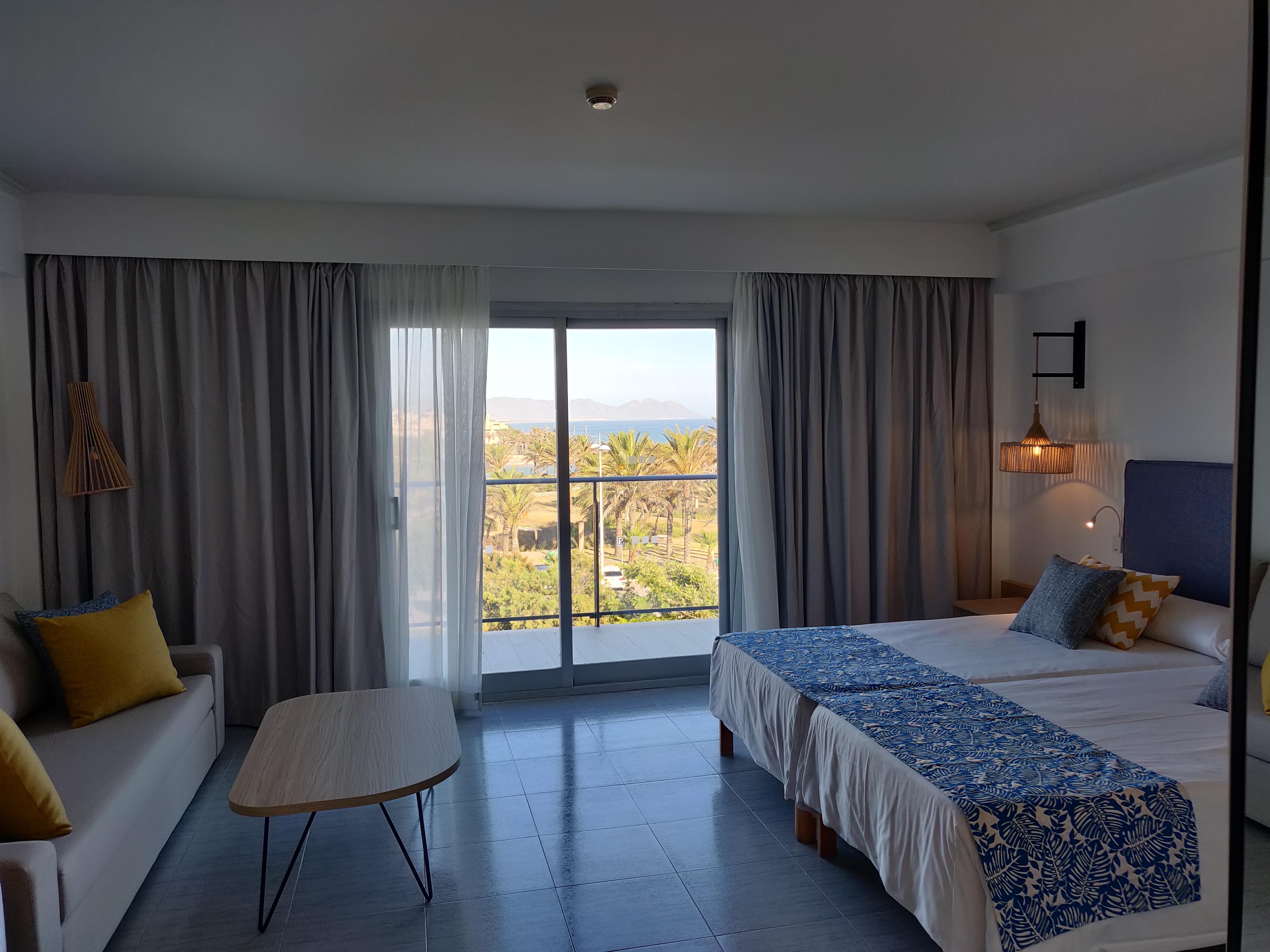 Cabogata Beach Hotel ريتامار المظهر الخارجي الصورة A room at the hotel