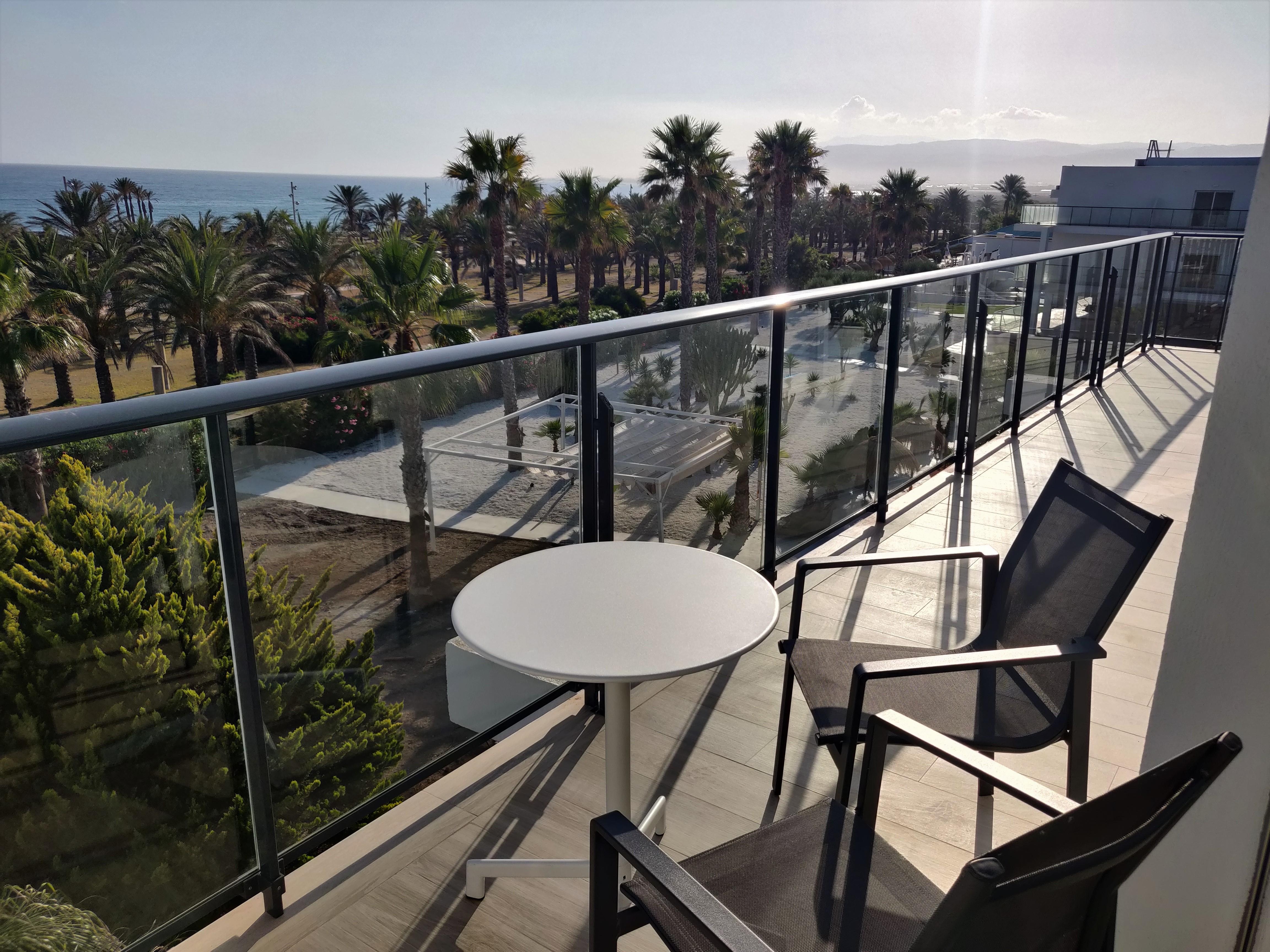 Cabogata Beach Hotel ريتامار المظهر الخارجي الصورة A balcony in a hotel