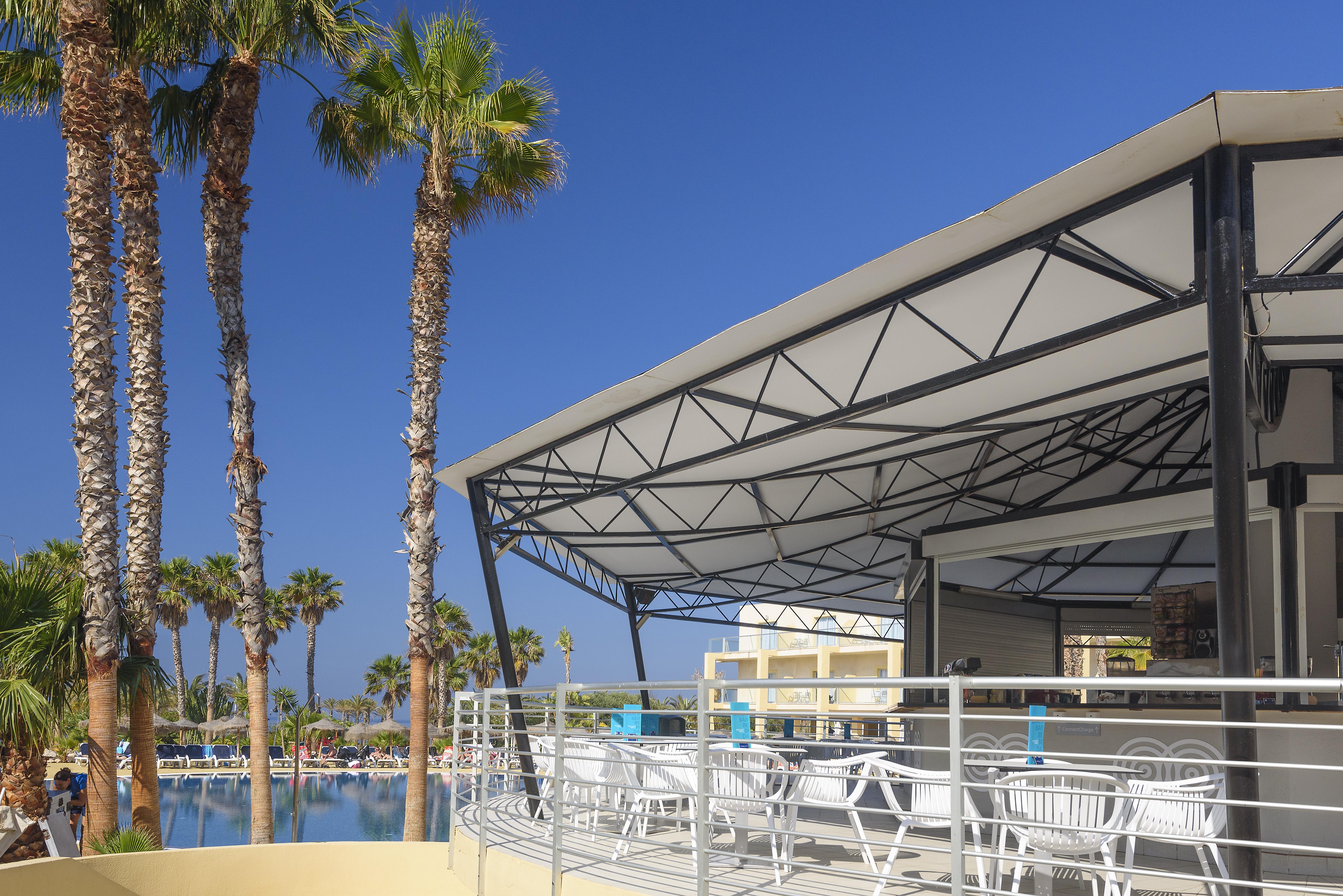 Cabogata Beach Hotel ريتامار المظهر الخارجي الصورة The pool at the hotel