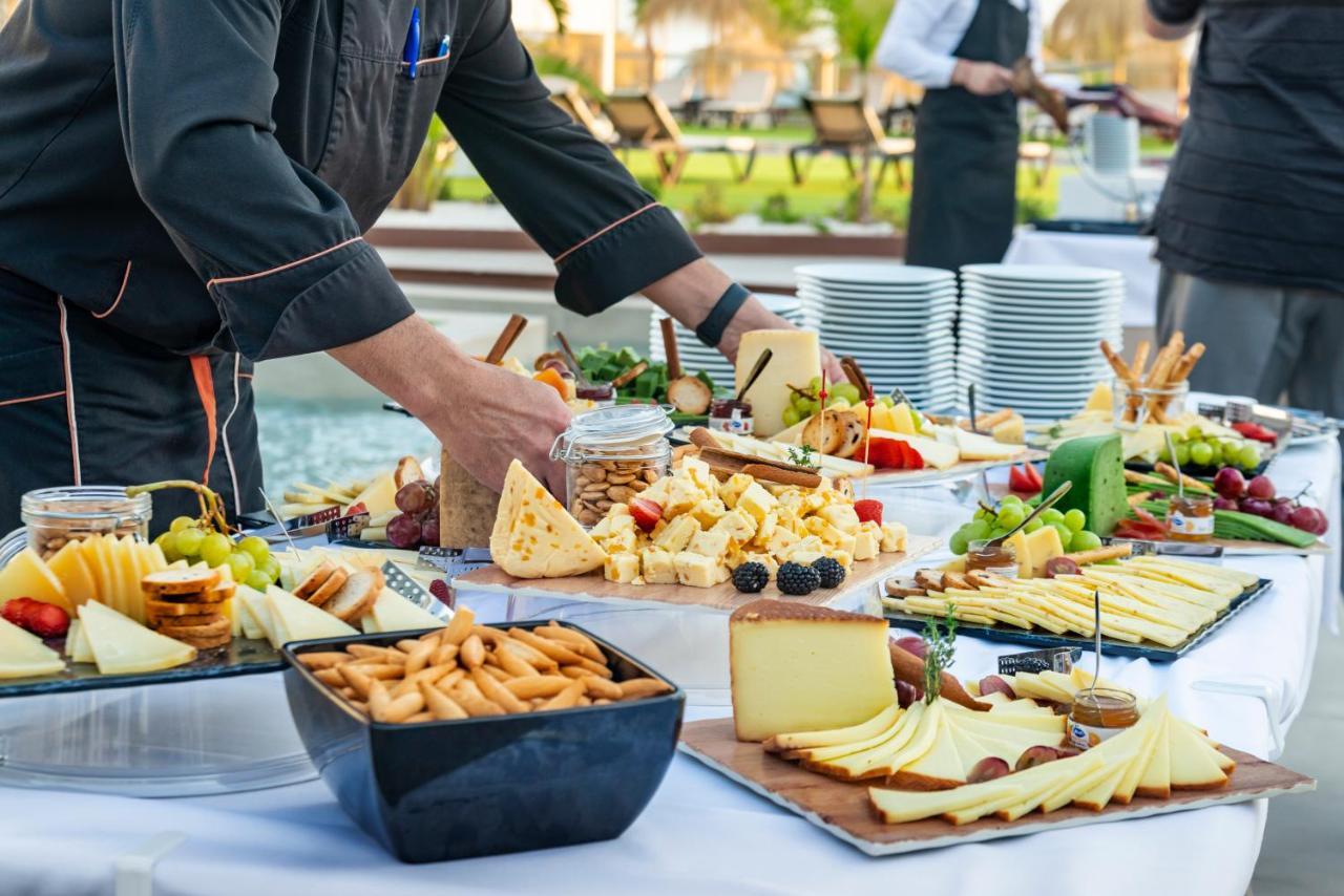 Cabogata Beach Hotel ريتامار المظهر الخارجي الصورة A cheese platter
