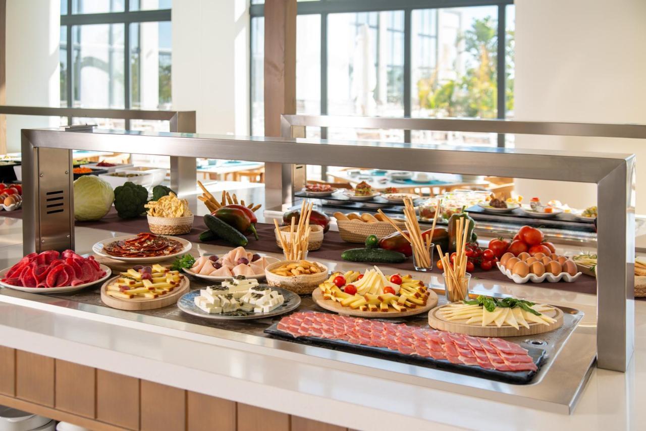 Cabogata Beach Hotel ريتامار المظهر الخارجي الصورة A buffet at a hotel
