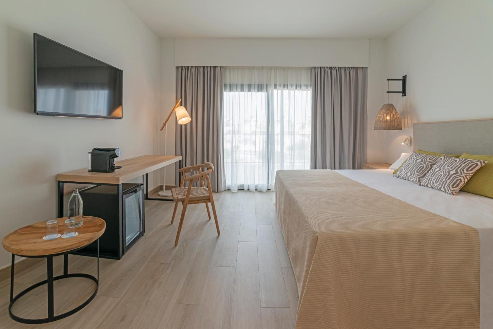 Cabogata Beach Hotel ريتامار المظهر الخارجي الصورة A room at the hotel